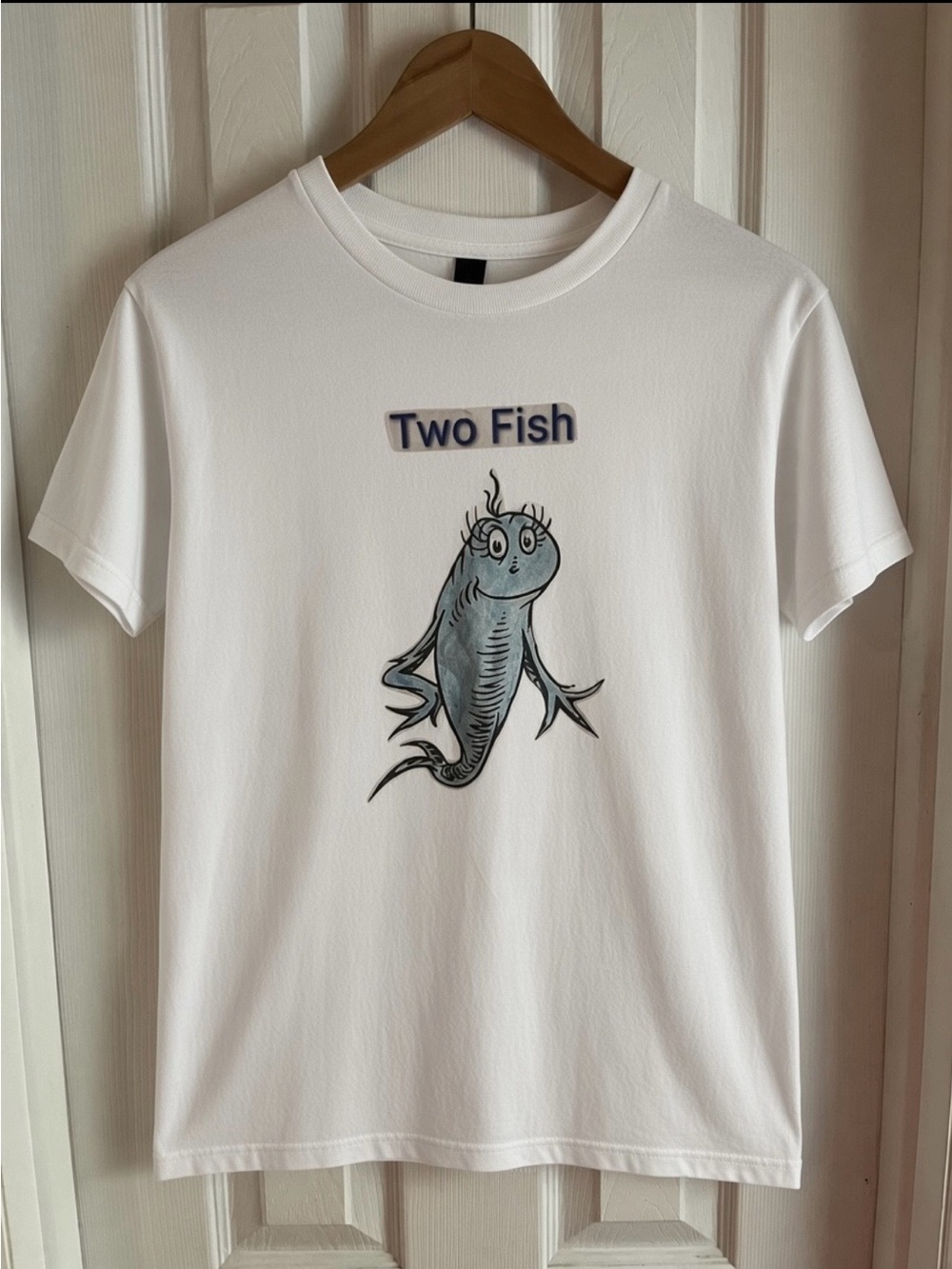 Dr. Seuss Two Fish Gildan T-Shirt Size Small